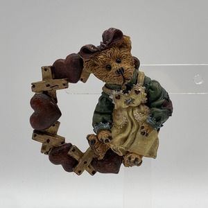 Vintage Boyd's Bear Heart Hugs and Kisses Wreath Pin Brooch Valentine's Day